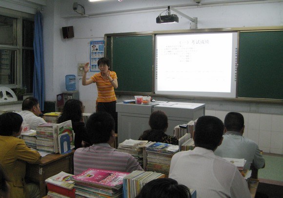 初中部召开毕业班学生家长会2.jpg