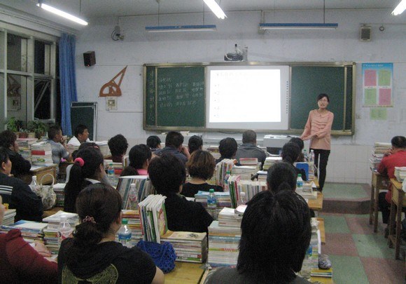 初中部召开毕业班学生家长会3.jpg