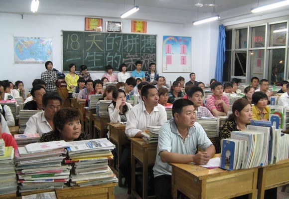初中部召开毕业班学生家长会6.jpg