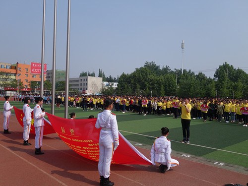 我校隆重举行十八岁成人宣誓活动4.jpg