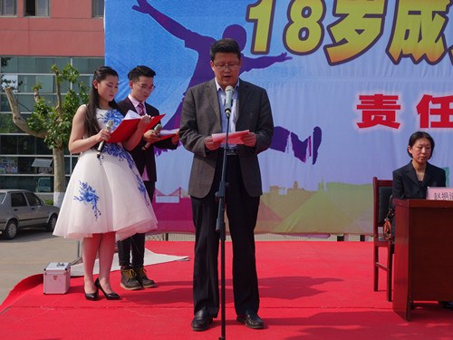 我校隆重举行十八岁成人宣誓活动6.jpg