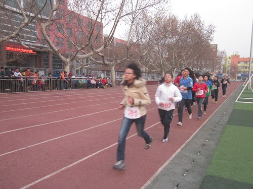 临沂大学附中初中部“阳光体育冬季中长跑”活动圆满落幕3.jpg