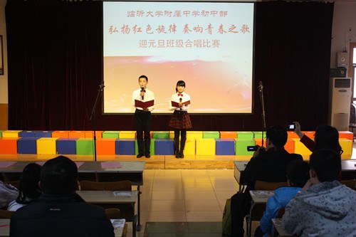 我校初中部举行迎元旦班级合唱比赛1.jpg