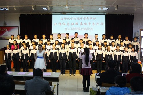 我校初中部举行迎元旦班级合唱比赛2.jpg