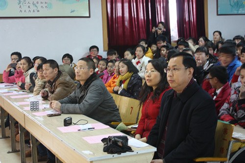 我校初中部举行迎元旦班级合唱比赛5.jpg