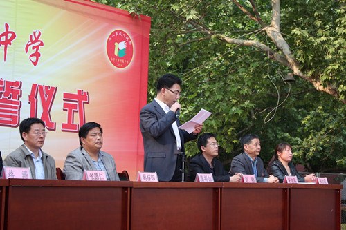 学校隆重举行十八岁成人宣誓仪式1.jpg