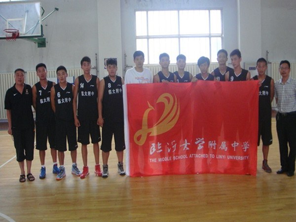 2013.7和吉林东北虎男篮主教练孙军合影留念.jpg 2013.7和吉林东北虎男篮主教练孙军合影留念.jpg
