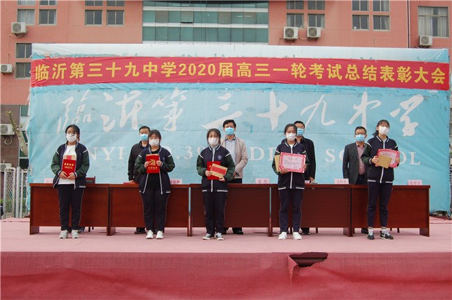 领奖_副本.jpg 领奖_副本.jpg