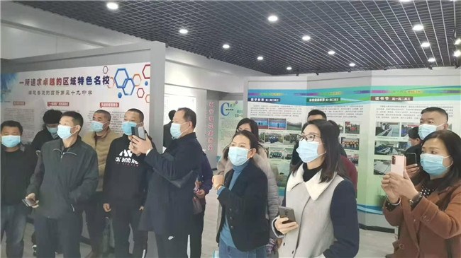 6、家委会参观德育展室_副本.jpg 6、家委会参观德育展室_副本.jpg