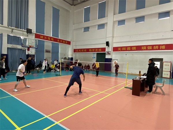 羽毛球1.jpg