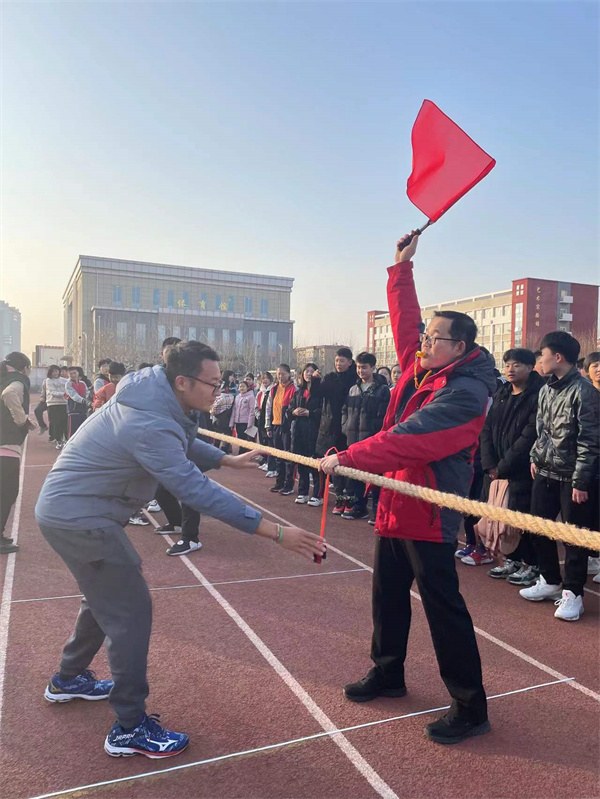 初中部拔河比赛3.jpg