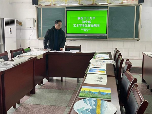 初中部书画展4.jpg 初中部书画展4.jpg