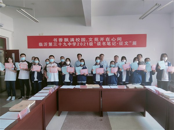 高二读书展3.jpg