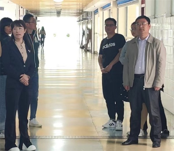 高一安全检查.jpg 高一安全检查.jpg