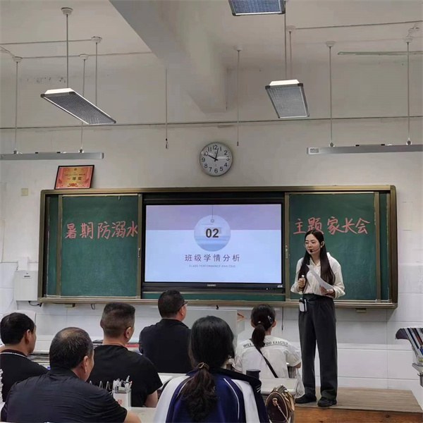 高三家长会3.jpg