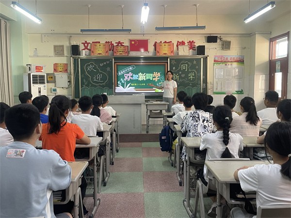 初中部开学2.jpg