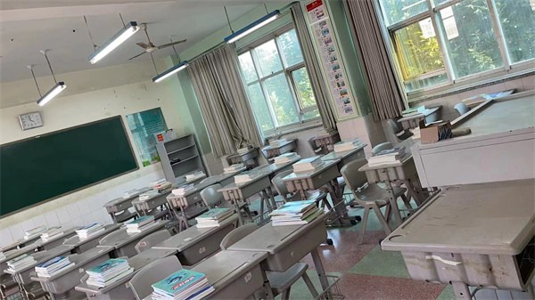 初中部开学4.jpg