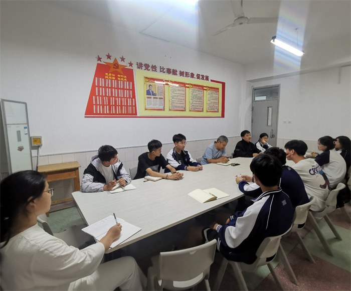 班级座谈会.jpg