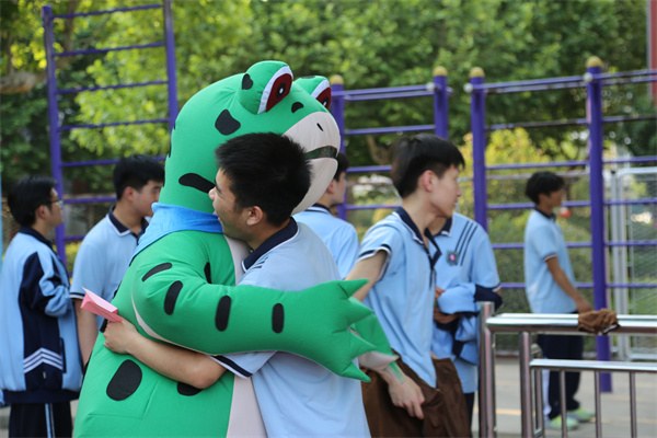 11.温暖抱抱抱1.jpg